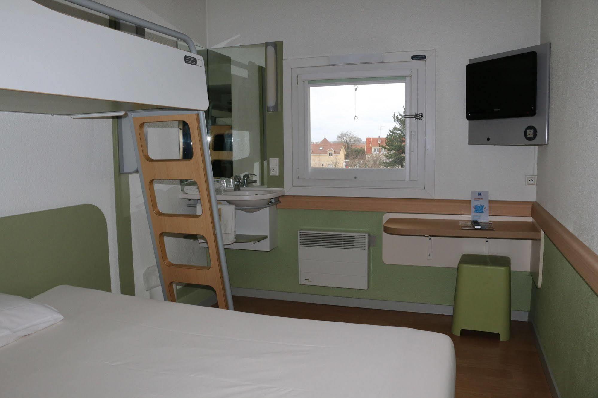 B&B Hotel Cergy Pierrelaye Bagian luar foto