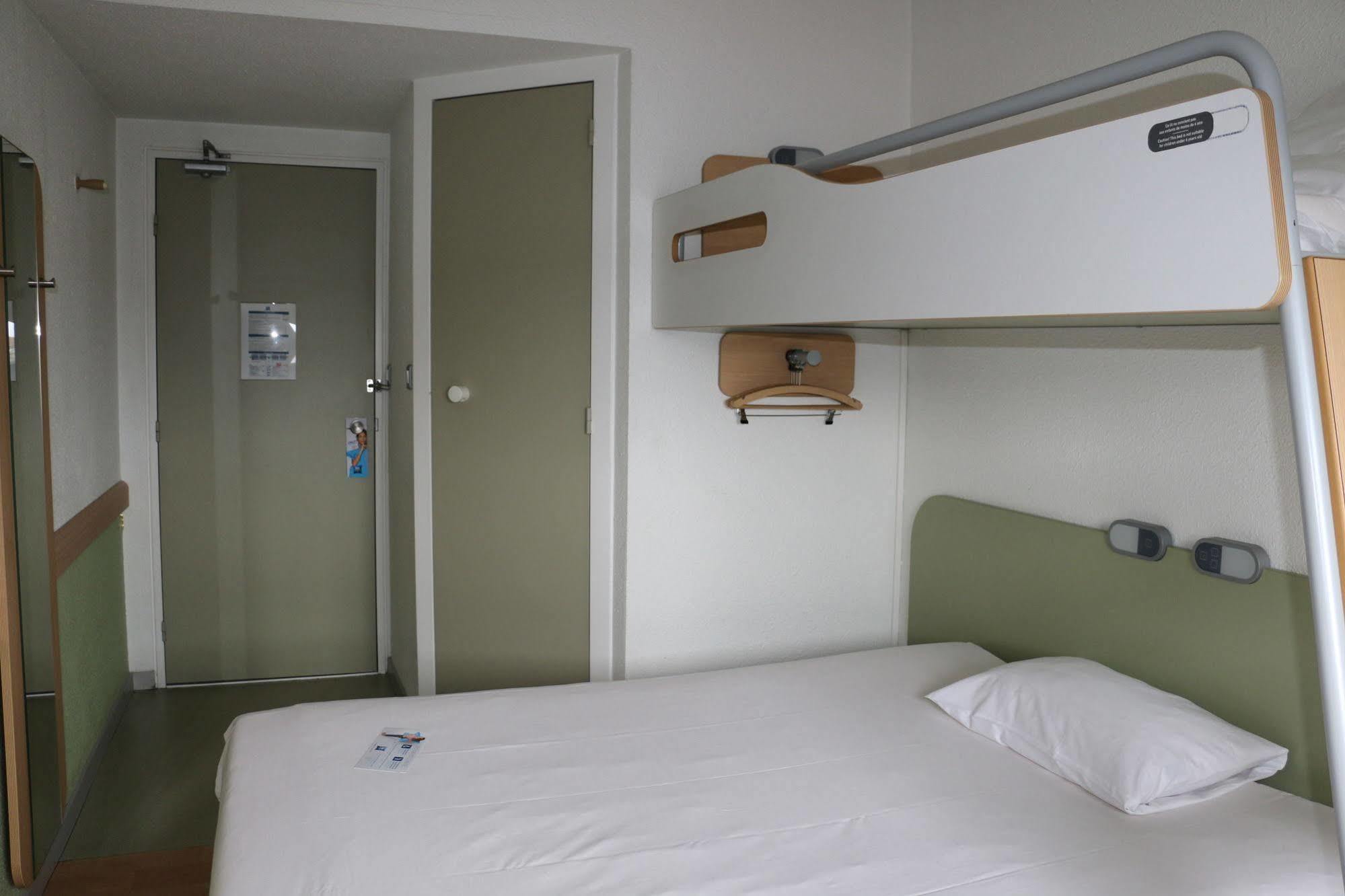 B&B Hotel Cergy Pierrelaye Bagian luar foto