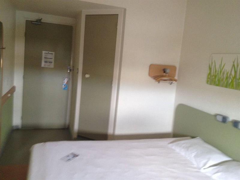 B&B Hotel Cergy Pierrelaye Bagian luar foto